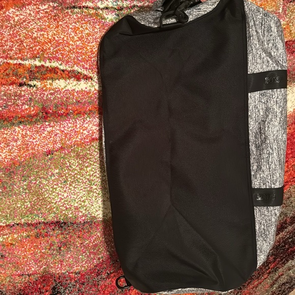 Pink Victoria Secret Large Overnight Bag - Picture 5 of 5